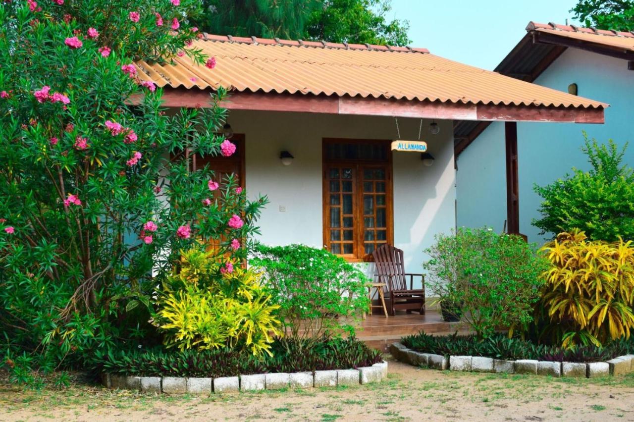 Mithra Paradise Beach Hotel Nilaveli Exterior foto
