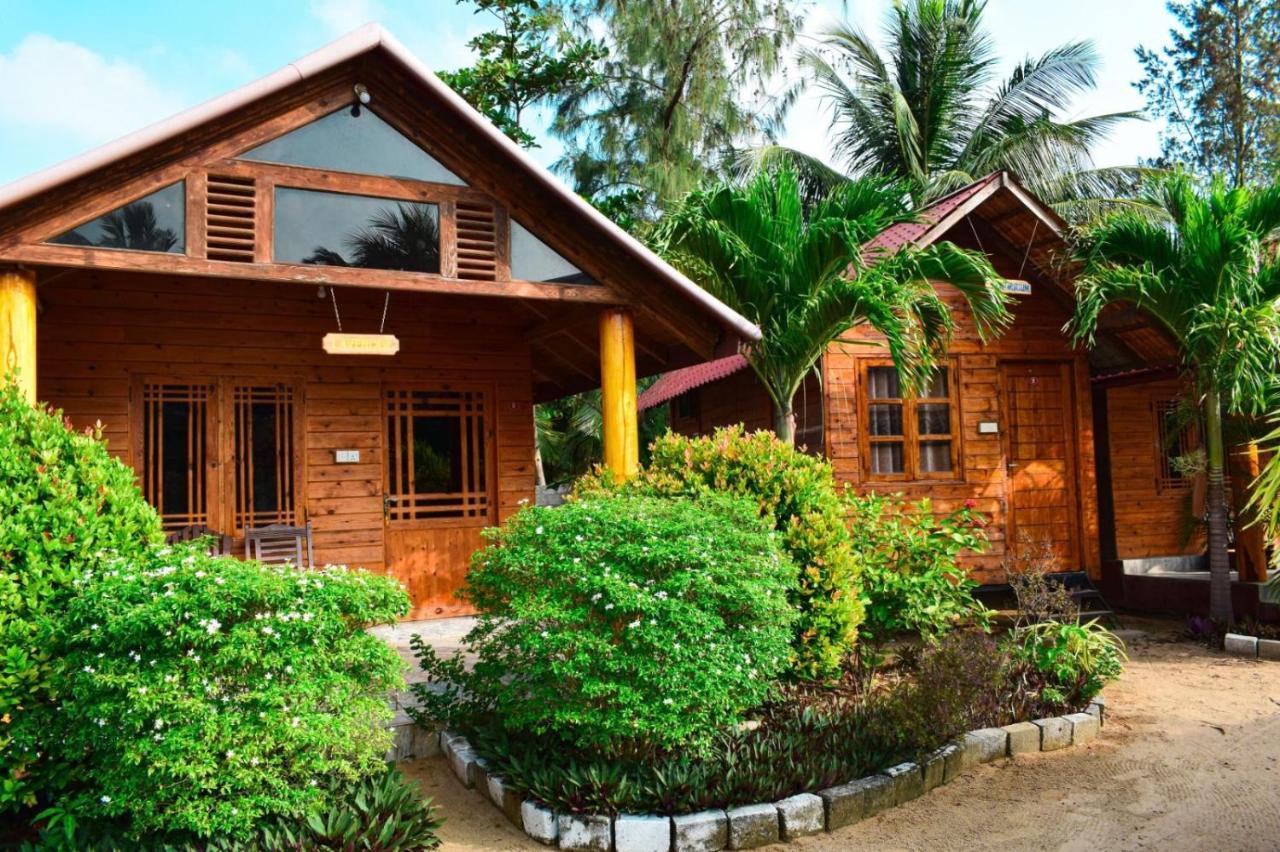 Mithra Paradise Beach Hotel Nilaveli Exterior foto