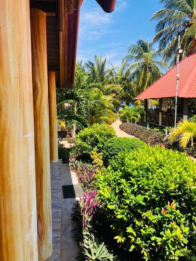 Mithra Paradise Beach Hotel Nilaveli Exterior foto