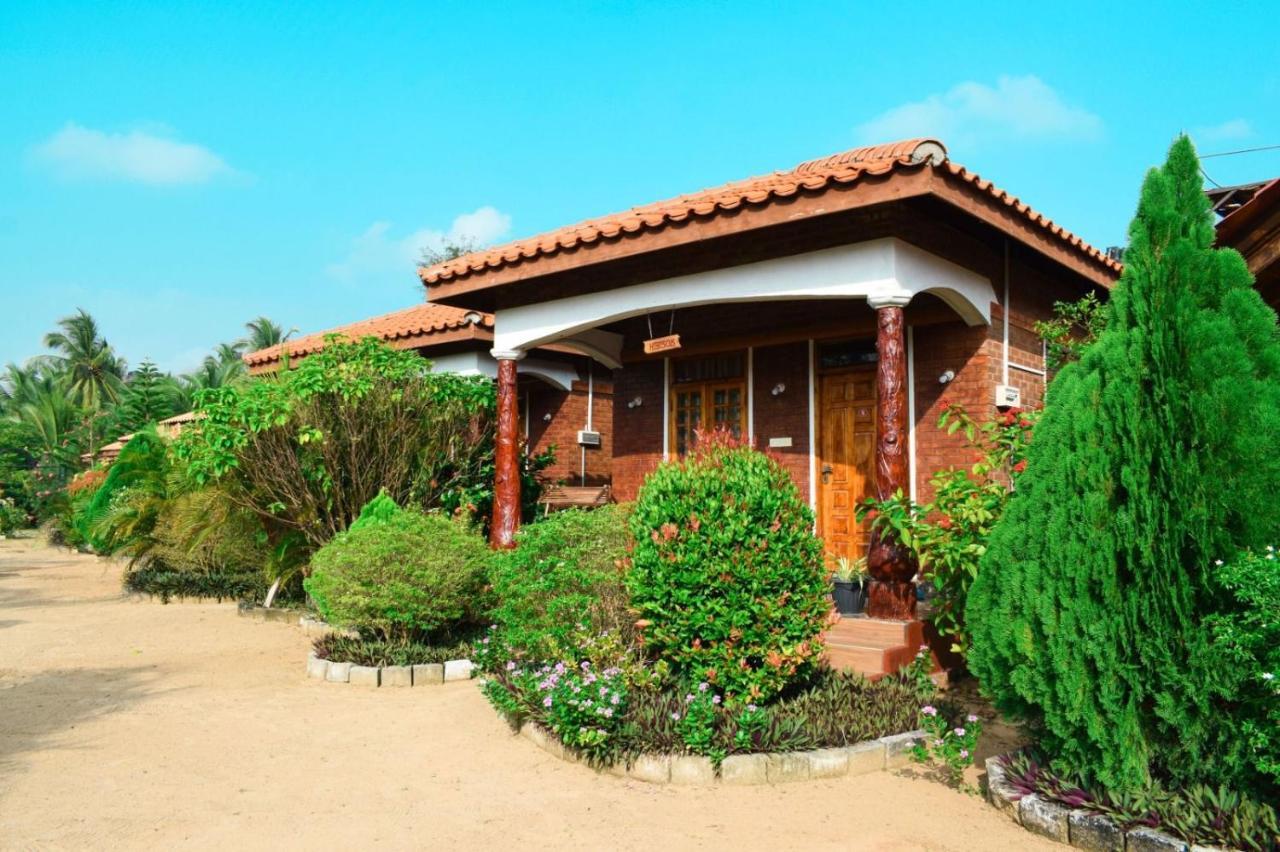 Mithra Paradise Beach Hotel Nilaveli Exterior foto