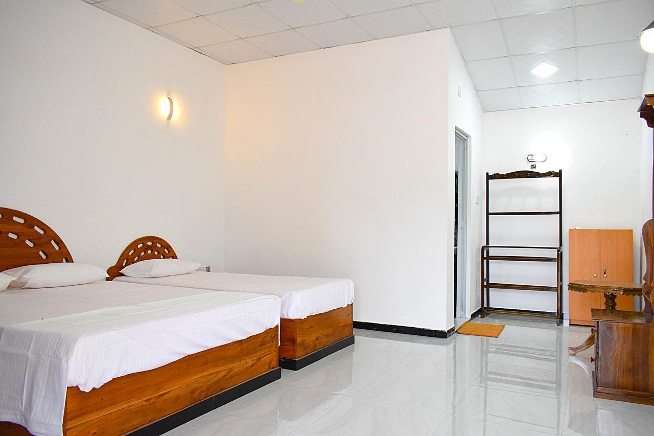 Mithra Paradise Beach Hotel Nilaveli Exterior foto