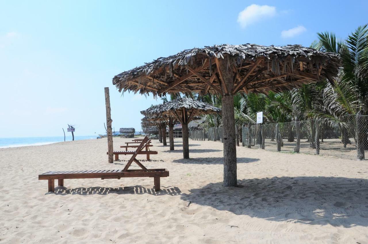 Mithra Paradise Beach Hotel Nilaveli Exterior foto